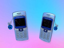 Vintage Y2K Sony Ericsson Mobile Cell phone.