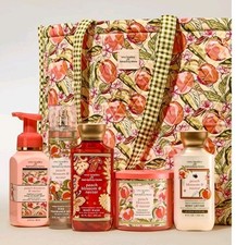 Bath  Body Vera Bradley TOTE Bag Reversible Peach Blossom  5pc Gift Set  New 