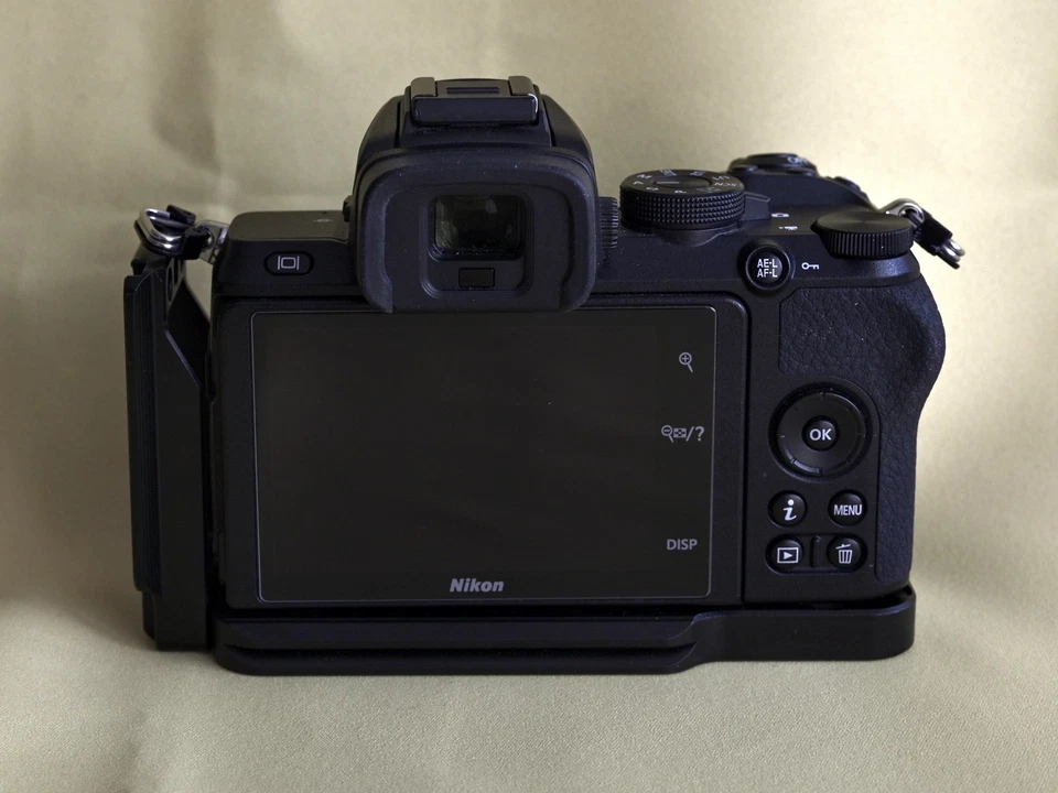 Nikon Z 50 20.9MP Spiegellose Systemkamera -(Nur Gehäuse) und Zubehörpaket - Bild 2 von 4