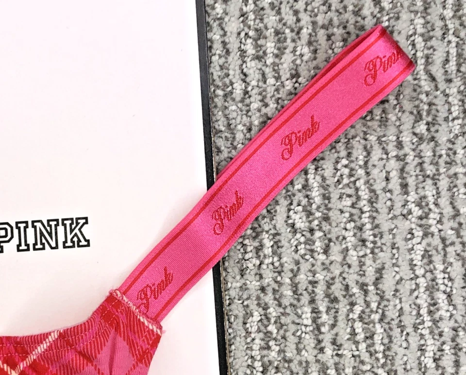 Victoria's Secret ROSA NUEVO CON ETIQUETAS Grande Rosa Cuadros Micro Tanga Panty Spellout Lindo Sexy Foto 3 de 4