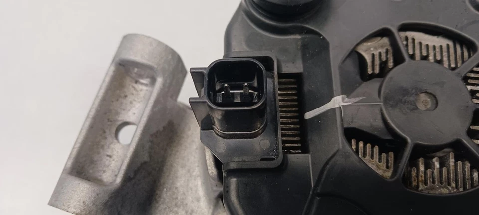 Alternador Jeep Cherokee '19-'23 2,4 L 79 k millas OEM ¡1 año como nuevo! Foto 4 de 4