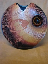 Laguna Pueblo Indian Hand Etched Pillow Pot by Diane Aragon