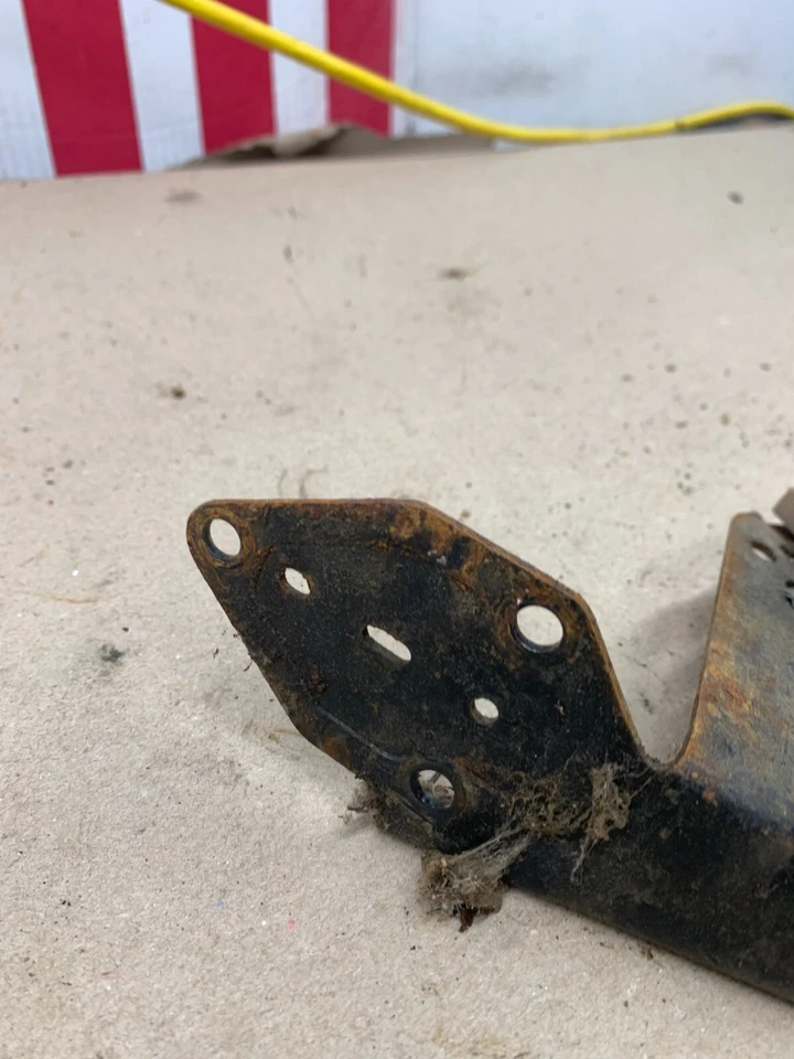 1981 82 84 85 1987 Chevrolet GMC C10 K10 pedal de gasolina soporte de montaje retenedor OEM Foto 2 de 4