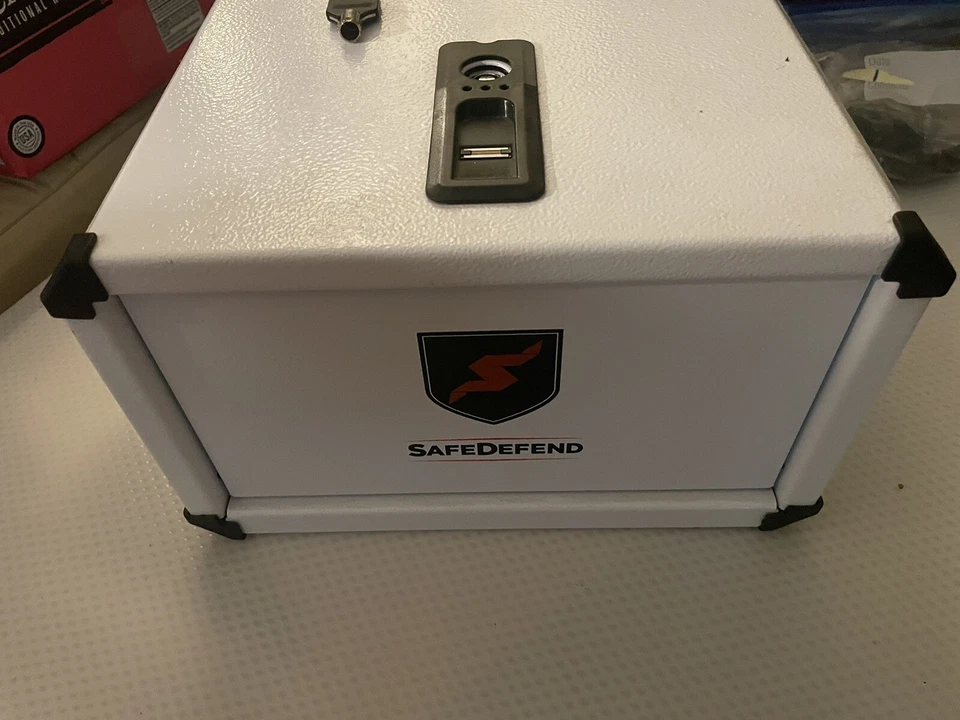 Caja fuerte inteligente Liberty HDX-250 con llave de respaldo letras SafeDefend Foto 2 de 4