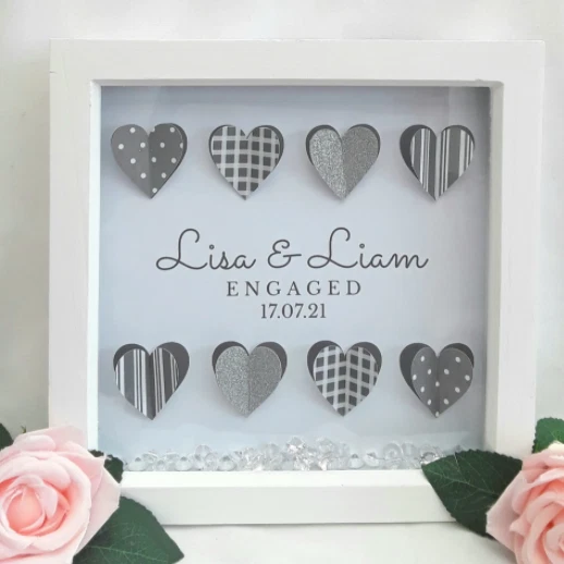 Marco de compromiso personalizado, regalo de compromiso, marco LED corazón de compromiso Foto 3 de 4