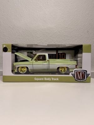 M2 Machines 1973 Chevrolet Cheyenne 10 Square Body Truck Chase 1