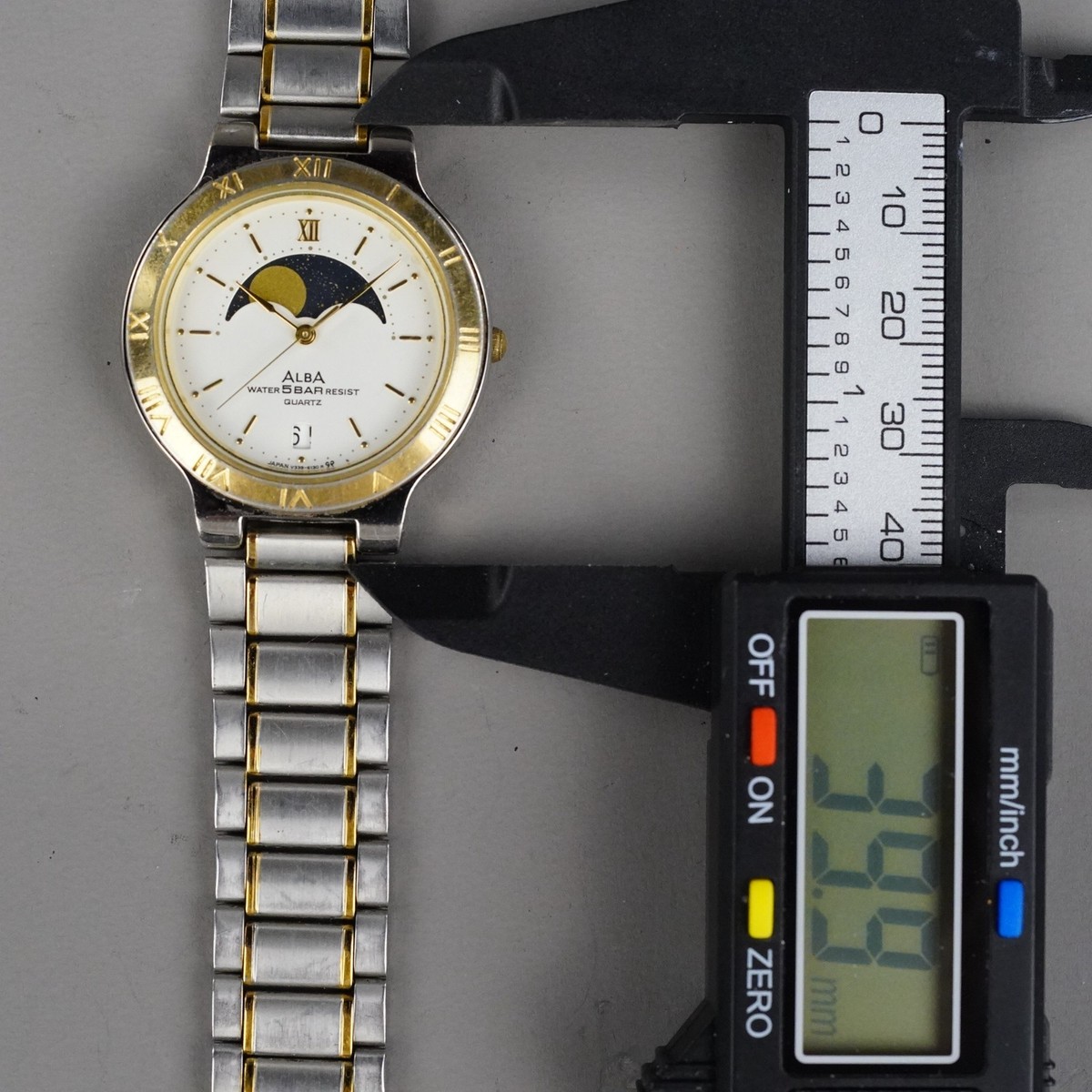 SEIKO ALBA Moon Phase 1988 Vintage V338-6080 Men's Watch Gold 34mm