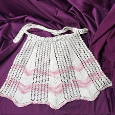 Vintage Hand Crochet Apron 1950s white/Pink Chevron Pattern
