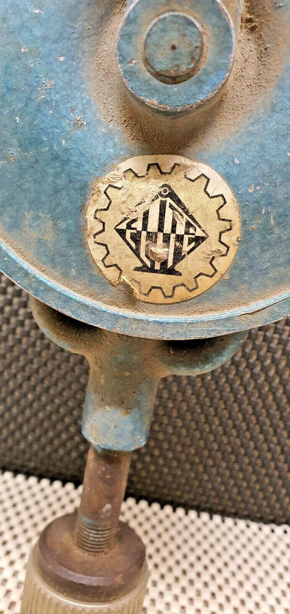 Lot De 2 Outils à Main Anciens : Perceuse Chignole Et Plane De Menuisier - Art Populaire Rétro
