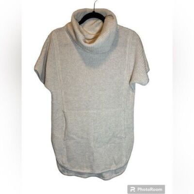 EUC UGG Selby Short Sleeve Cowl Sweater Top Cream Pullover Sz S Kangaroo Pocket