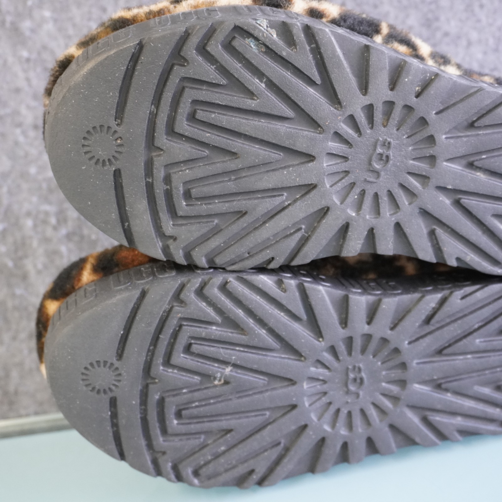 UGG Fluffita Panther Print Slide Sandals Women's Size 8  Shearling Slippers thumbnail 14