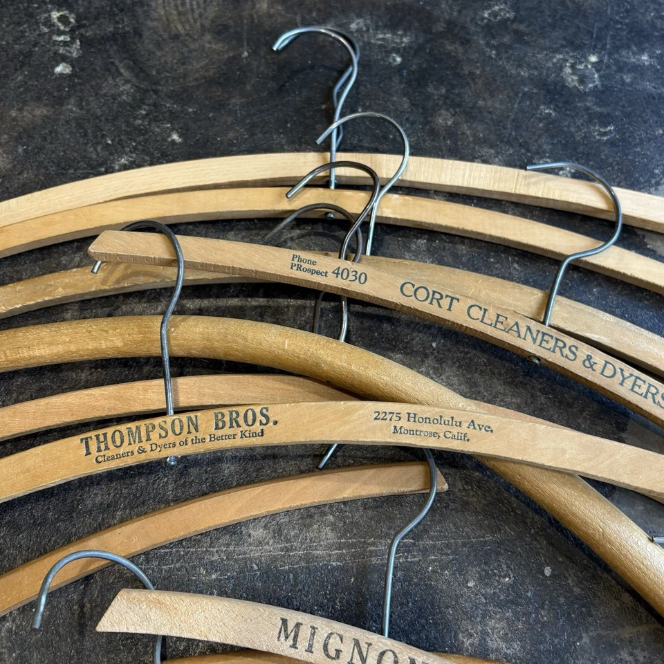 Lote de 11 perchas publicitarias vintage de madera Foto 4 de 4