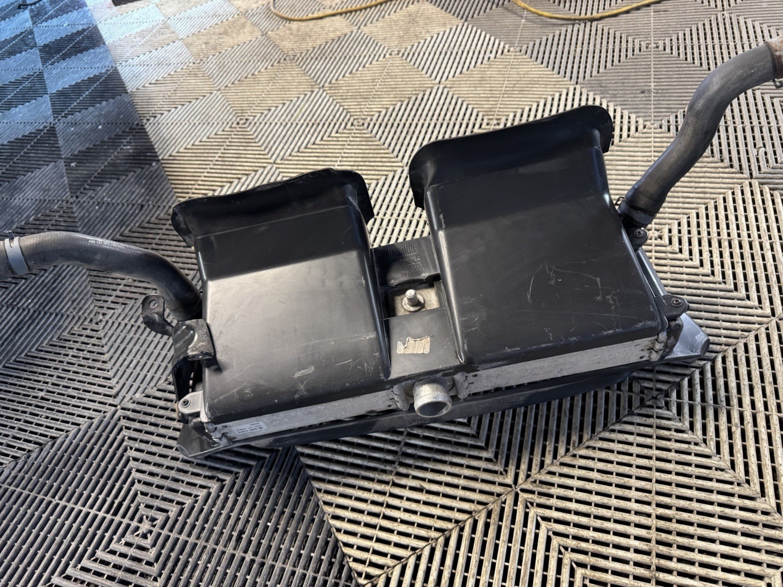 Audi R8 Radiators Set P/N 420121254