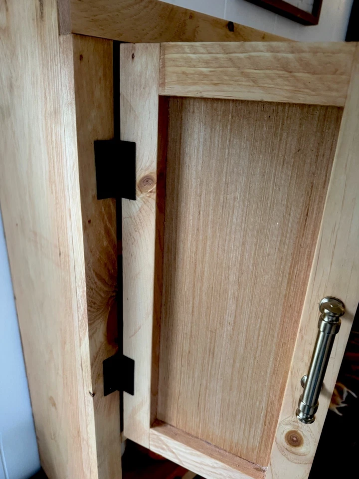Beautiful Handmade Cabinet With A Maple Finish - Image 4 of 4