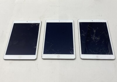 Cracked Screens Lot of 3 Apple iPad mini 2 32GB, Cellular, 7.9in Silver