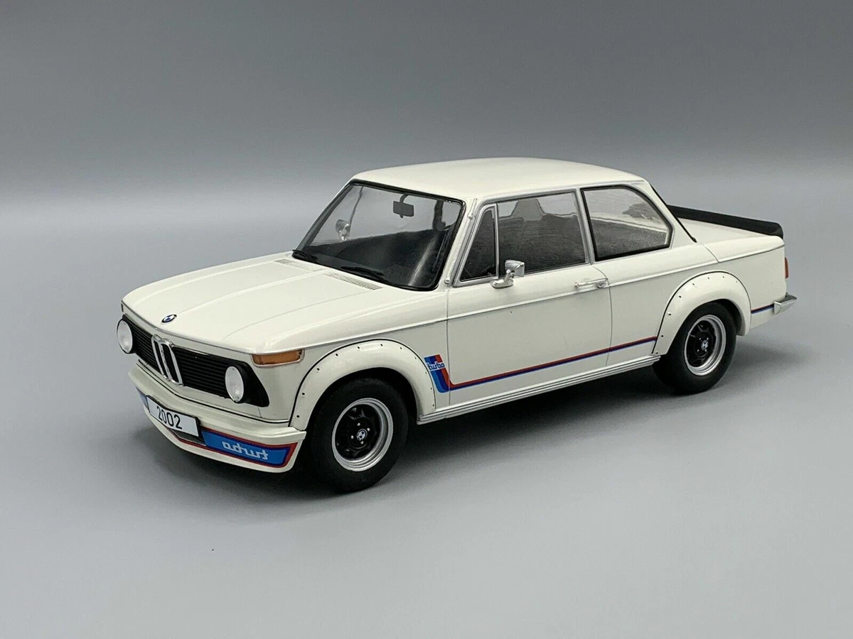BMW 2002 TURBO 1973 WHITE MCG 18149 1/18 BLANC BIANCA METAL MODEL 
