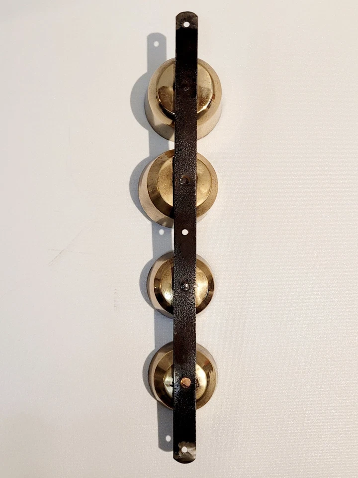 CAMPANA DE COLECCIÓN RÚSTICA DE LATÓN SHOPKEEPER'S GEN STORE-- 4 CAMPANAS EN CORREA DE METAL DE 14 1/2" Foto 2 de 4