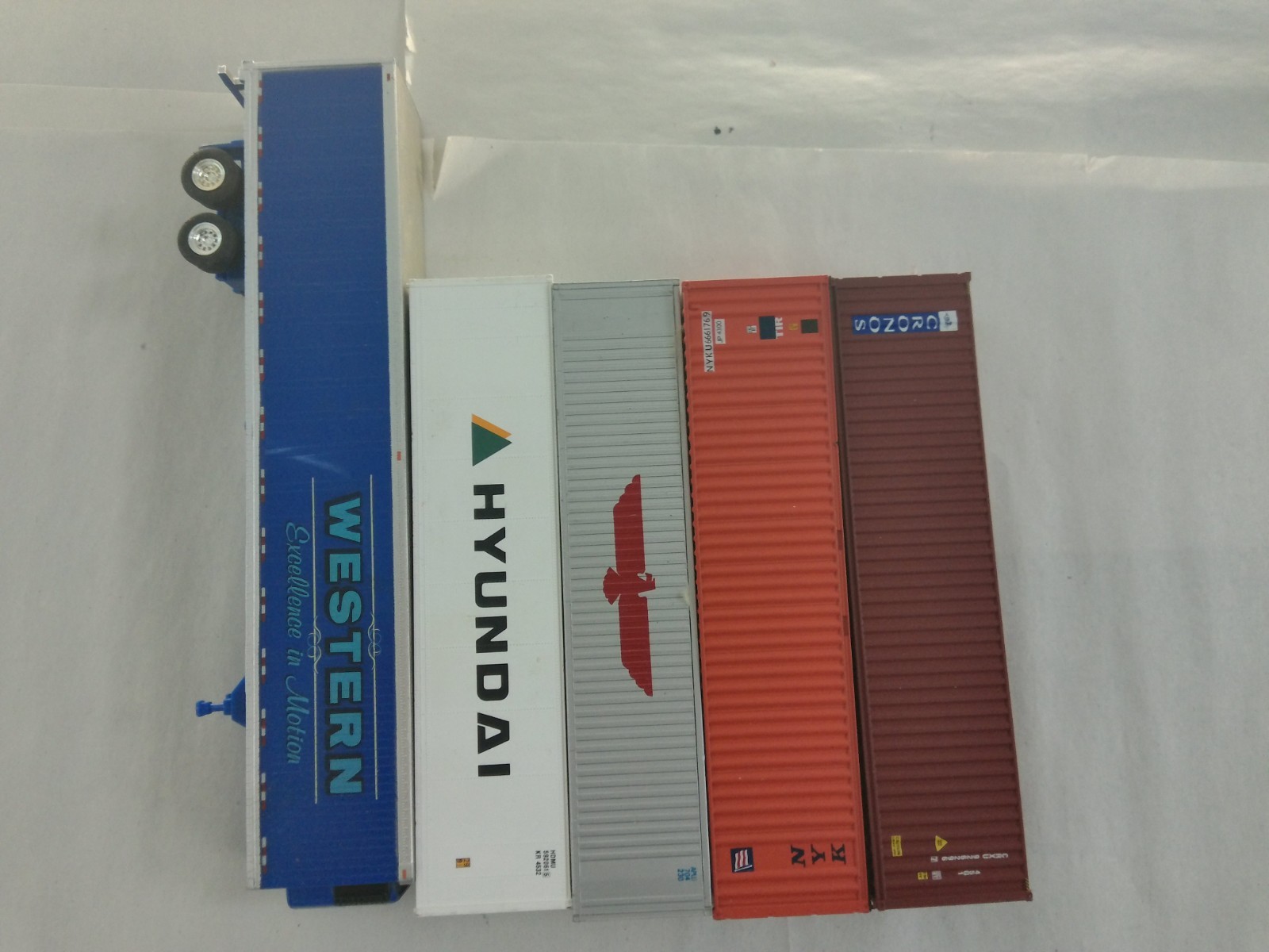 Grab Bag #5-075 HO Containers and Trailers (Set of 5 Various)