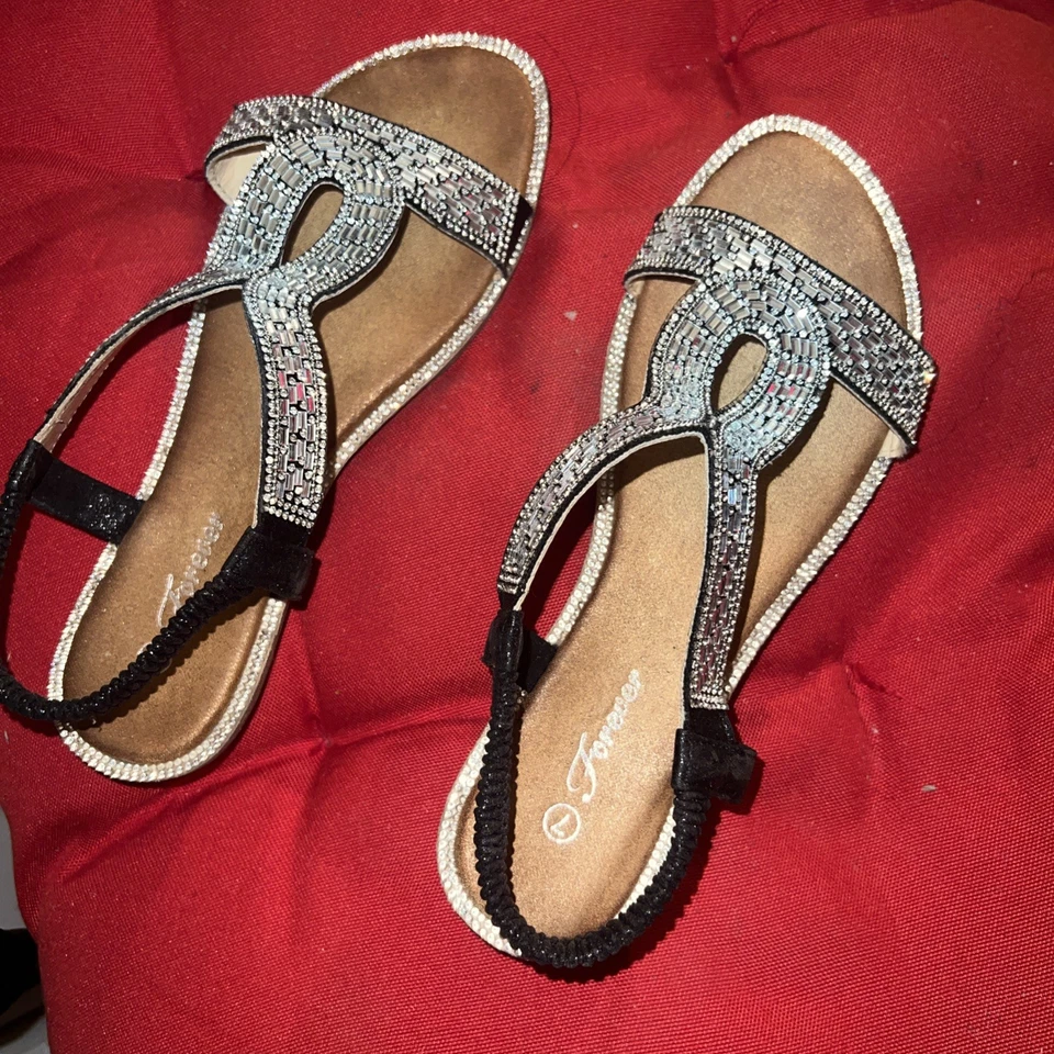 Sandalias de Tanga Beverly Feldman Estrás con Tacones de Gatito, Talla 7 Foto 3 de 4