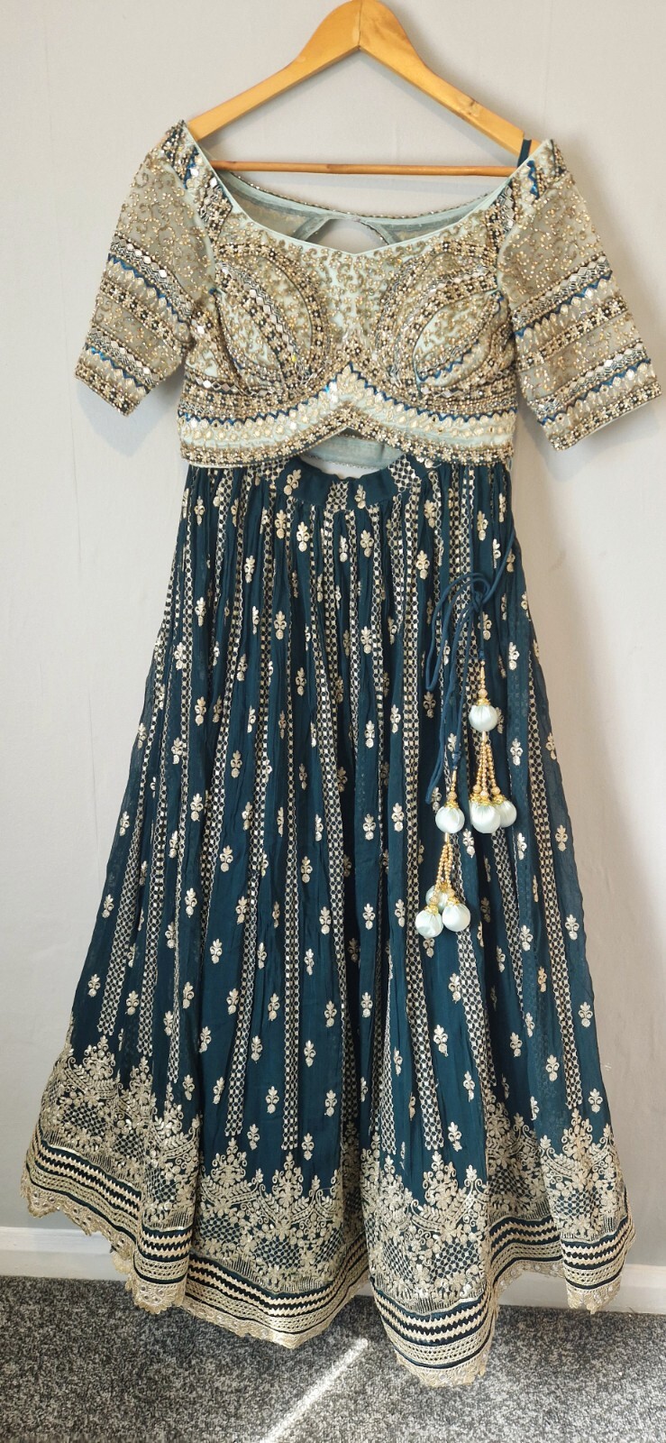 Indian Lengha Choli Dress original used once for 2 hour Embroidered 3 piece suit image 7