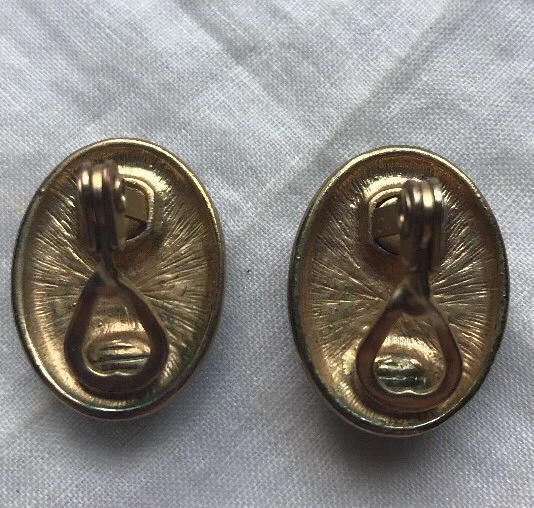 Vintage Green 1"  Gold Tone Clip on Earrings 22-19