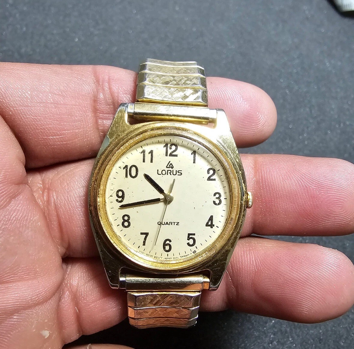 Vintage Lorus Mens Quartz Watch Gold Tone Plastic Case Working Y131 6020