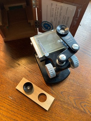 Vintage Olympus (Tokio) DM 11 Mikroskop in schöner Box