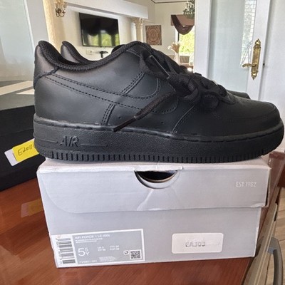 Nike Air Force 1 LE (GS) Unisex Kids Sneakers Black Leather Low Top 5.5Y