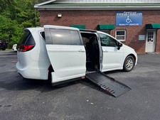 2026 Chrysler Pacifica FREE SHIPPING HANDICAP wheelchair side entry VAN