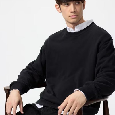 UNIQLO black sweatshirt with tag