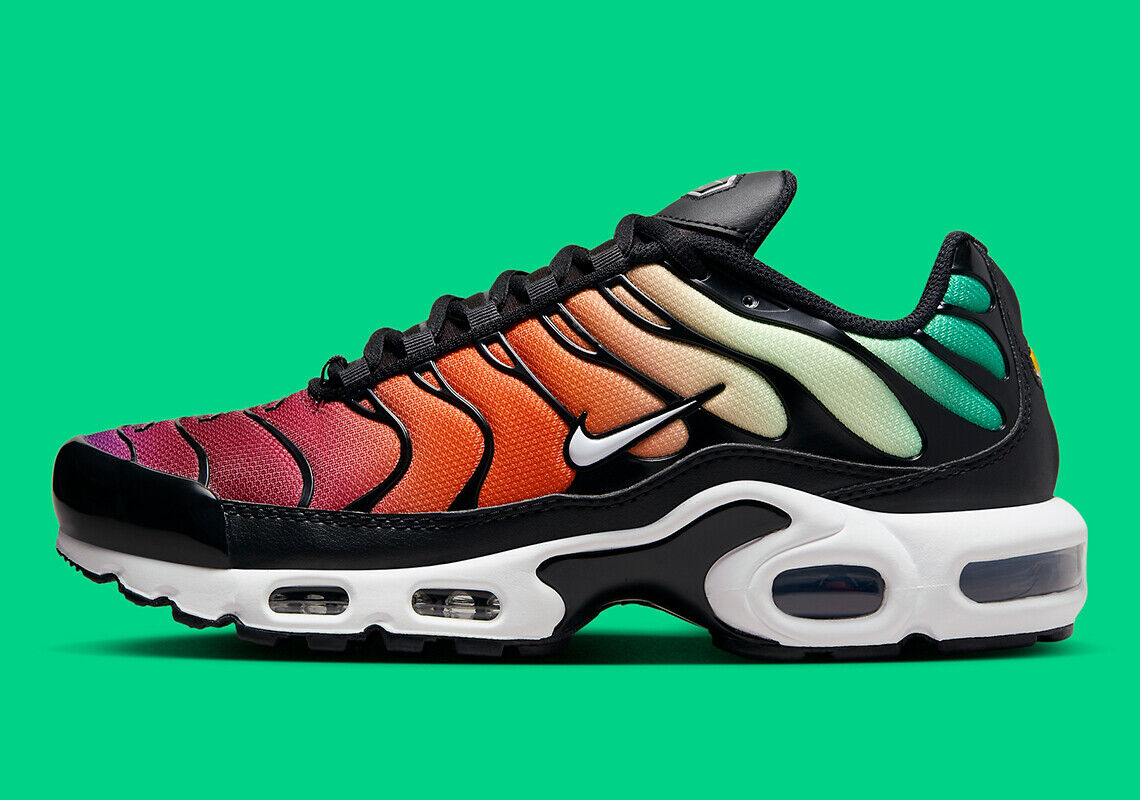 Women's Nike Air Max Plus TN Tuned Rainbow Viotech Black Red Women's Nike Air Max Plus TN Tuned Rainbow Viotech Black Red