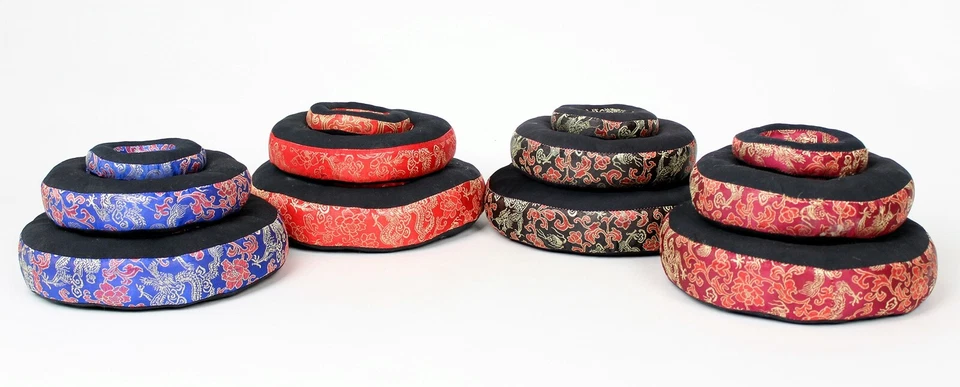 MARKENLOS Klangschalenkissen Ringe Donuts in 6 Farben 3 Größen Handarbeit Brokat Nepal