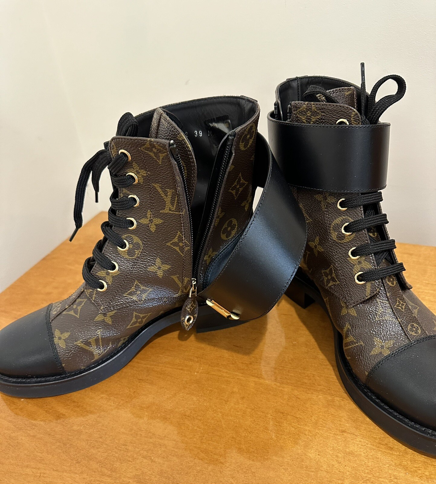 NIB Louis Vuitton Wonderland Ranger Boots IT 39, US 8.5 Side ZIP, Logo, Brown. image 2