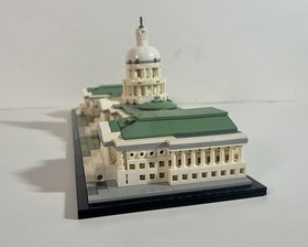Excellent Condition LEGO United States Capitol Building 21030 100% Complete