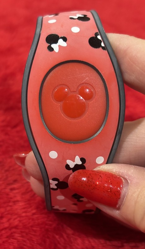 Disney Parks Minnie Mouse Red & White Polka Dot MagicBand 2.0 - Used