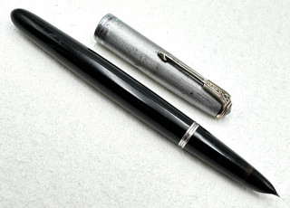 VINTAGE 1944 PARKER 51 VACUMATIC STERLING SILVER & INDIA BLACK FOUNTAIN PEN 14K