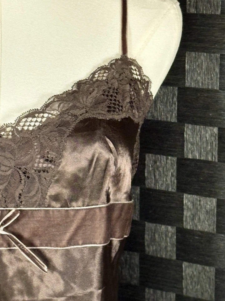 Camisola de encaje con correa de terciopelo Y2K camiseta sin mangas satinada hada oscura caprichosa talla M Foto 4 de 4