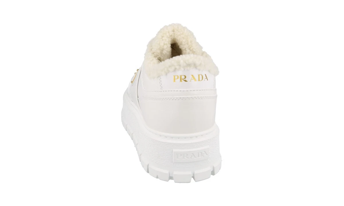 PRADA Leder Downtown Bold Shearling Fur Platform Sneaker - 1E947M - Weiss - NEU