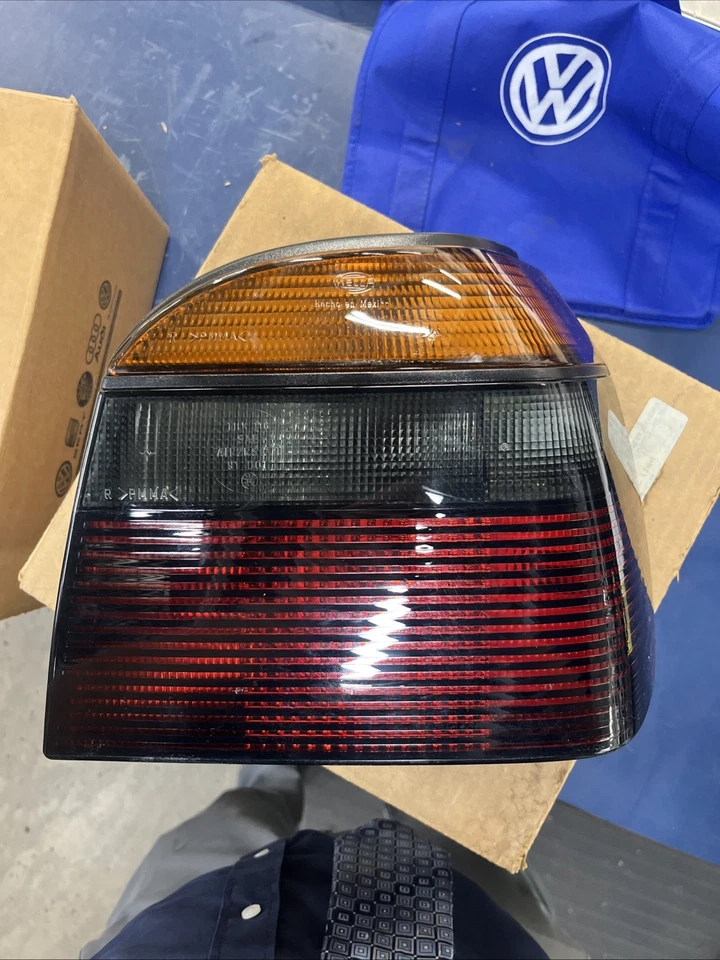 NOS 94-98 GTI/ 高尔夫/ Cabrio 原装原始设备制造商乘客侧尾灯。 — 第 3/3 张图片