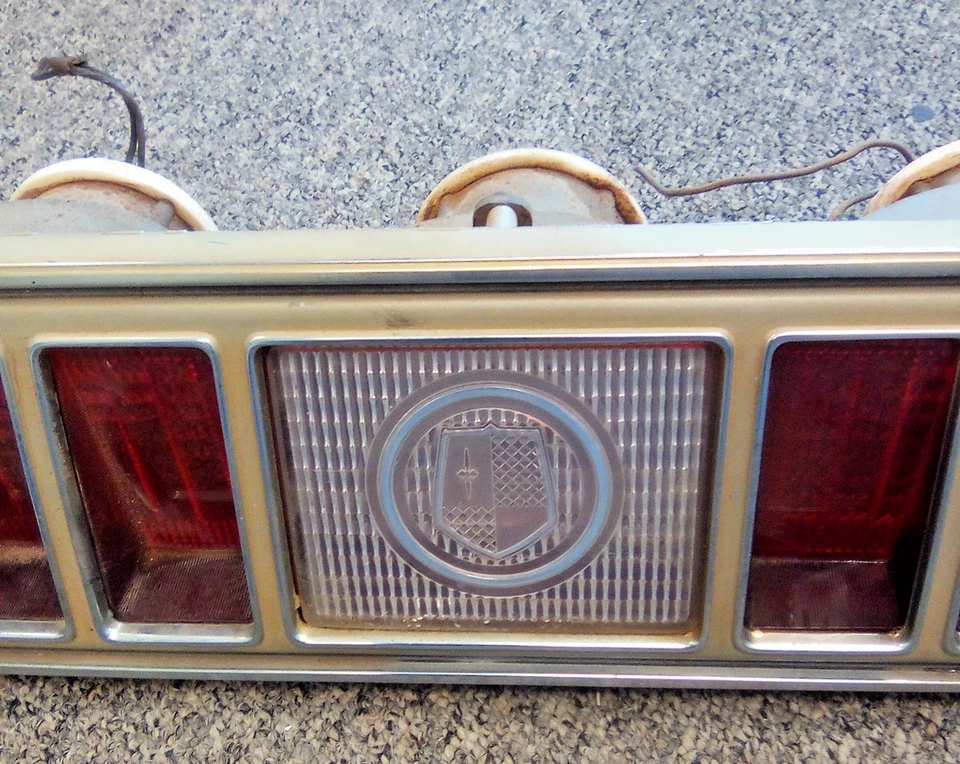 1975-77 DODGE ROYAL MONACO BROUGHAM OEM RIGHT TAIL LIGHT LOC-170DG - Image 3 of 4