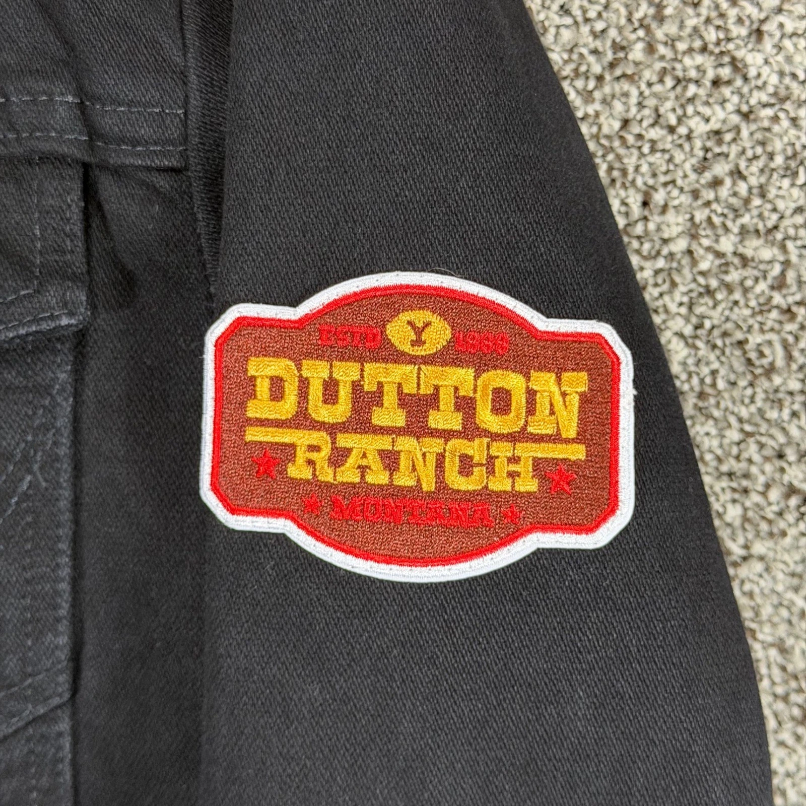 WRANGLER x YELLOWSTONE Denim Trucker Jacket Mens M Black Western Cowboy Rancher - product detail image 2