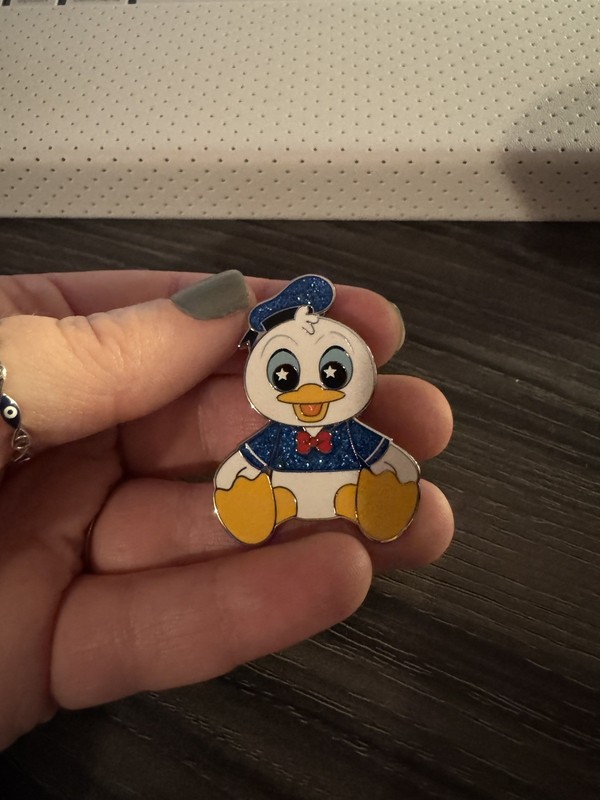 Disney Parks Wishables Pin Donald Duck New Glitter Mystery Pouch Pin 2026