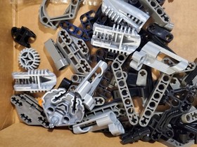 LEGO 8557 Bionicle Exo-Toa Retired Complete w/ Manual & Box 2002 Vintage