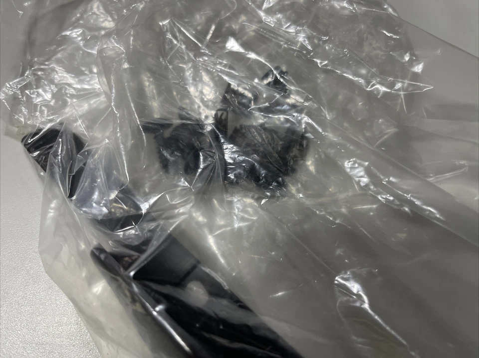 Guardabarros traseros originales de 2 piezas para Toyota Corolla 2014-19 nuevos OEM PU06012115R1 Foto 3 de 4