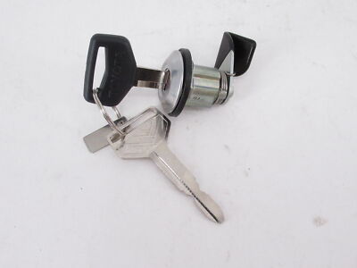 Lexus キーレスエントリーセット Genuine OEM Toyota Lexus 69058-90A02 Fuel Filler Lid Cylinder and