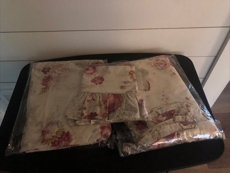 Waverly Garden Room Norfolk Rose 3-Pc Set 1 Twin Flat, Pillowcase, Fitted Sheet - Image 3 of 4