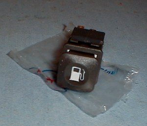 Maserati Biturbo GAS DOOR SWITCH Fuel Petrol  Later Curved Dash 323320122 Brown