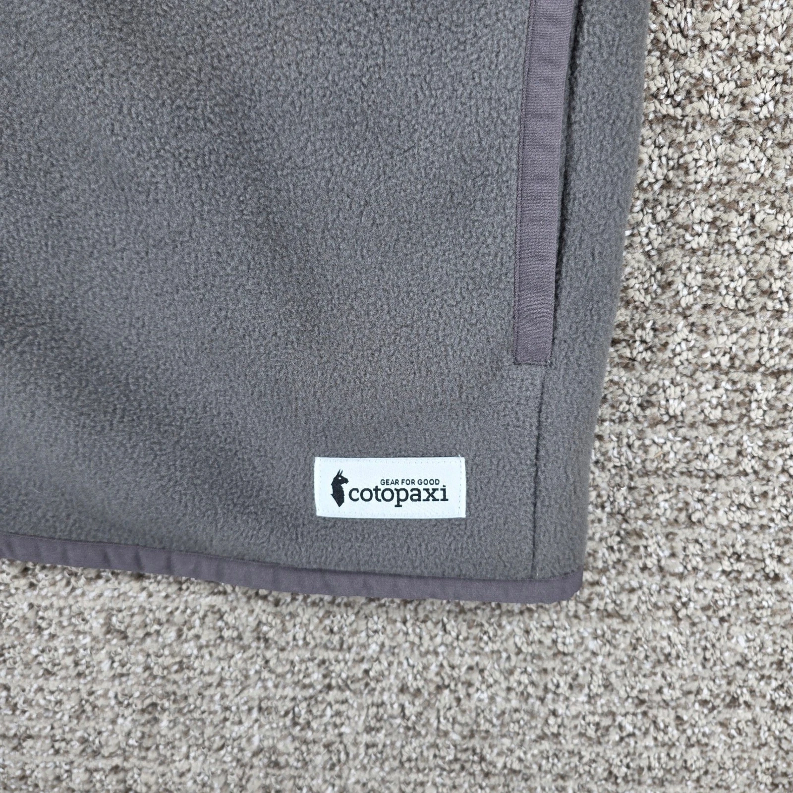 Cotopaxi Amado Fleece Vest Mens Large Smoke and Cinder Gray Full Zip NWT - product detail image 2