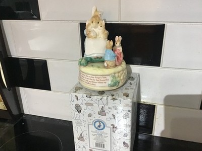 BORDER FINE ARTS/ENESCO Beatrix Potter Mrs Rabbit & Babys Musical Working A/F