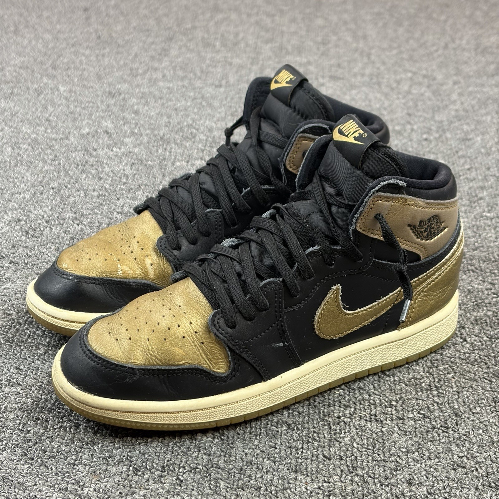 Nike Kids Jordan 1 Retro High OG FD1412-071 Black Gold Sneakers Shoes Size 3Y thumbnail 2